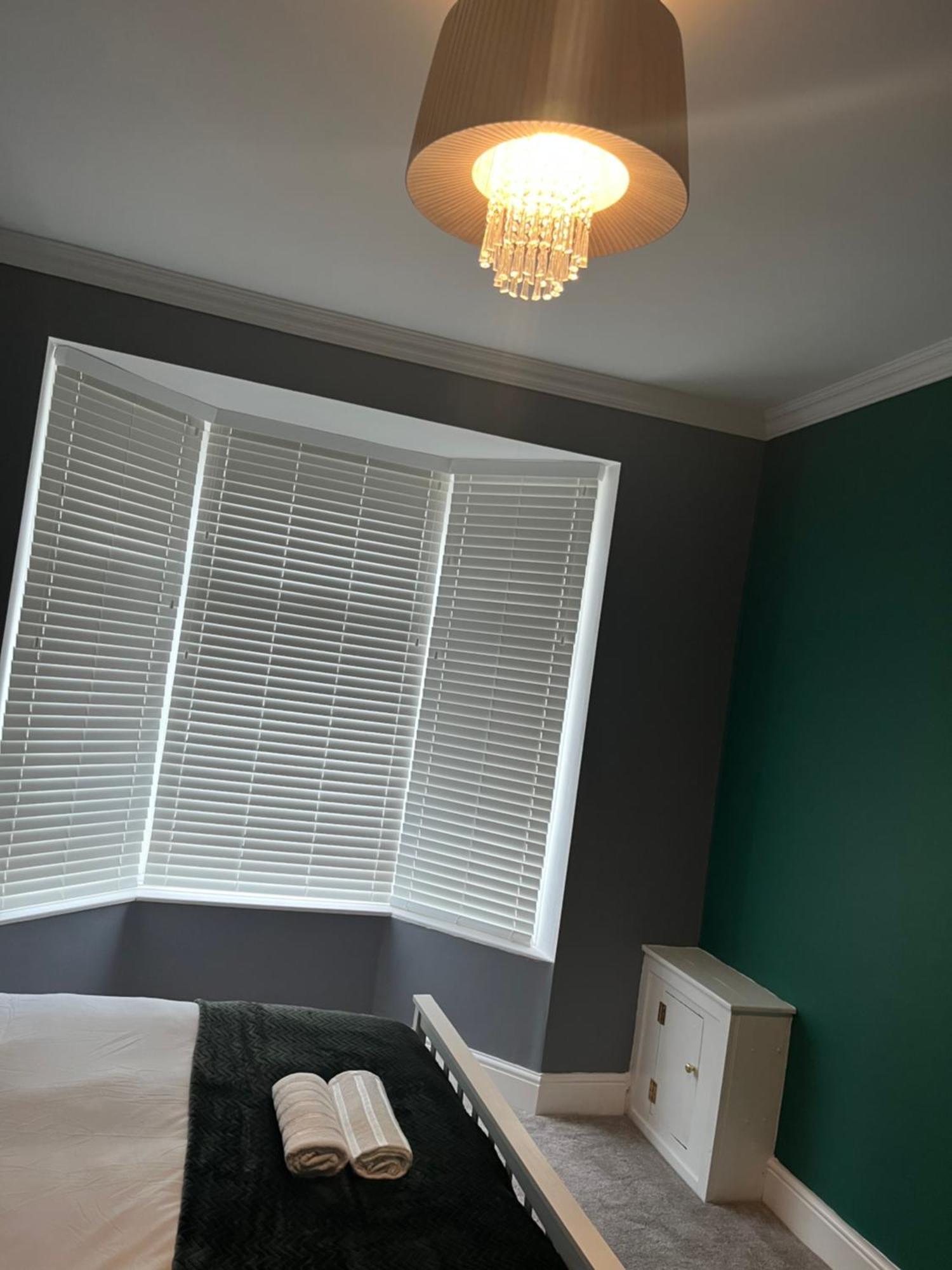 Spacious 5 Bed House Perfect For Contractors! Holiday home Birmingham