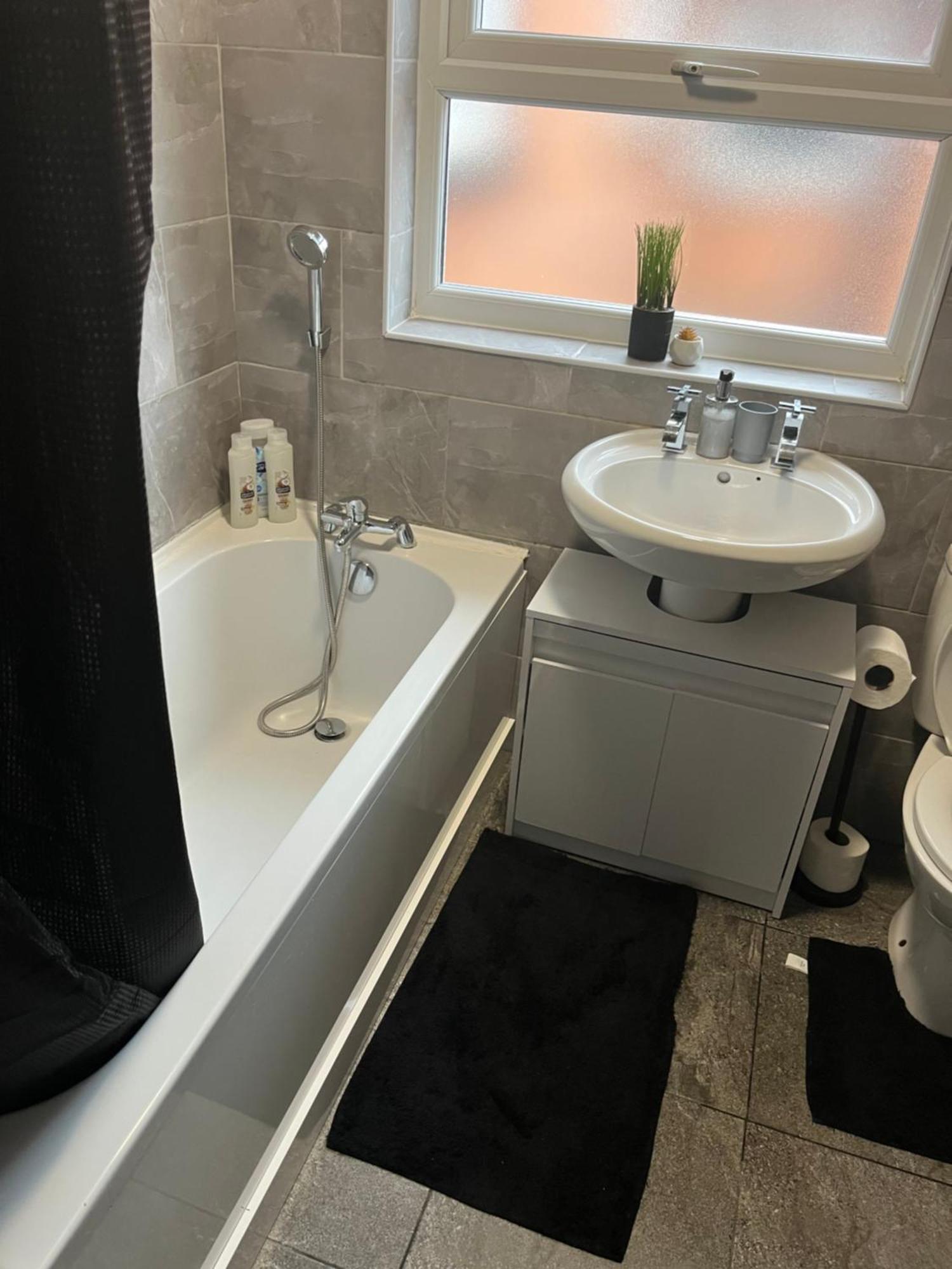 Spacious 5 Bed House Perfect For Contractors! *